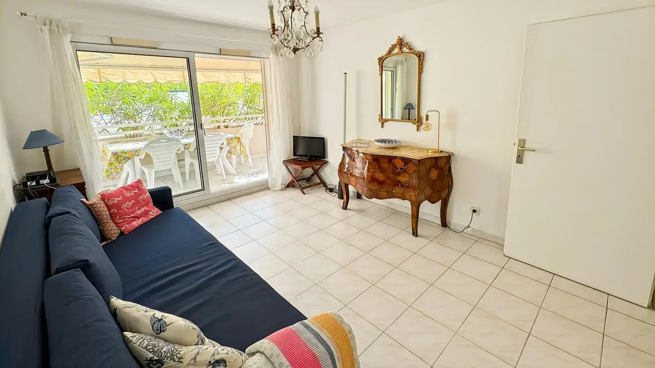 Дневна соба; поглед, природно светло