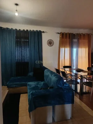 Obývací pokoj; dlažba, přirozené světlo