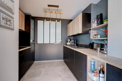 Cuisine; électroménager, carrelage, style moderne