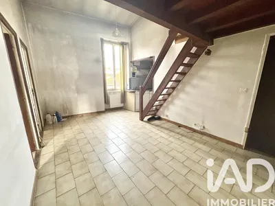 Mutfak; fayans zemin, doğal ışık