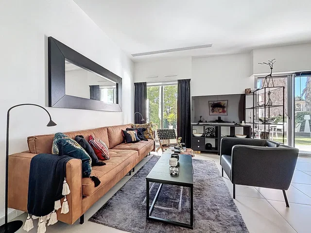 Soggiorno; vista, luce naturale, stile moderno