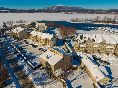 Kuća i okolina; pogled