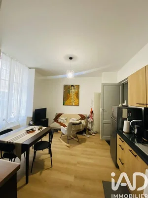 Oturma odası; doğal ışık, modern stil