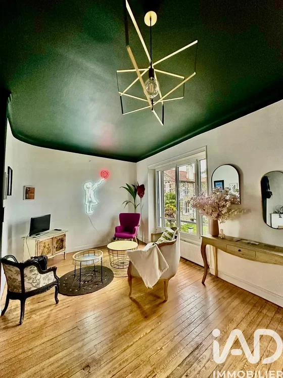 Wohnzimmer; holzboden, moderner stil, tageslicht