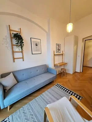 Soggiorno; luce naturale, stile moderno, pavimento in legno