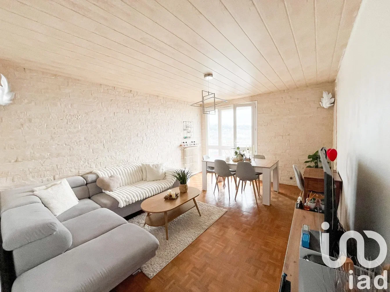 Oturma odası; doğal ışık, modern stil