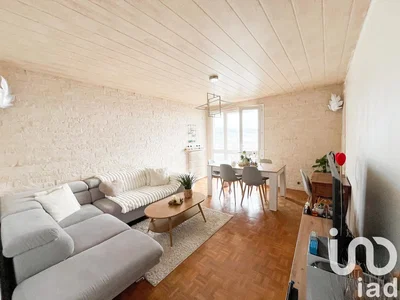 Oturma odası; doğal ışık, modern stil