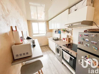 Mutfak; mutfak aletleri, doğal ışık, modern stil