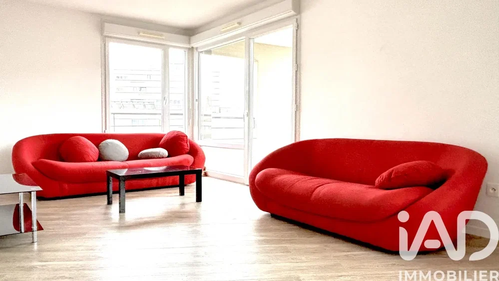 Oturma odası; doğal ışık, modern stil