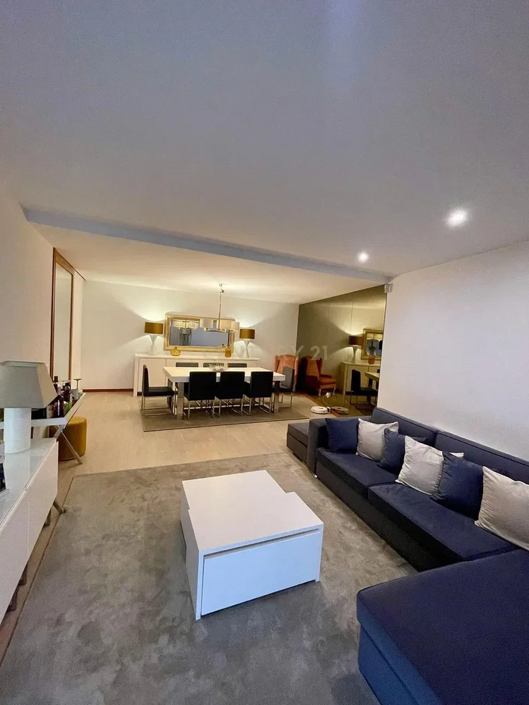 Oturma odası; doğal ışık, modern stil