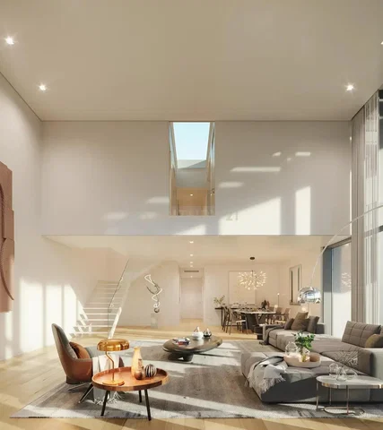 Sala de estar; teto alto, luz natural, estilo moderno, chão de madeira