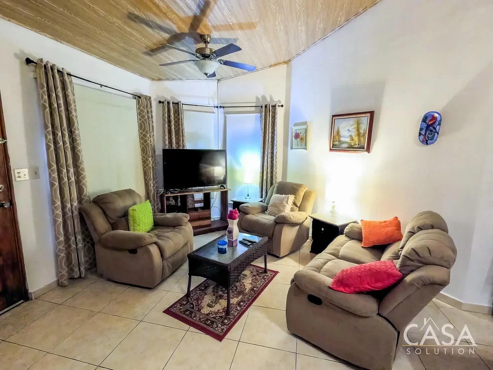 Дневна соба; плочице, природно светло