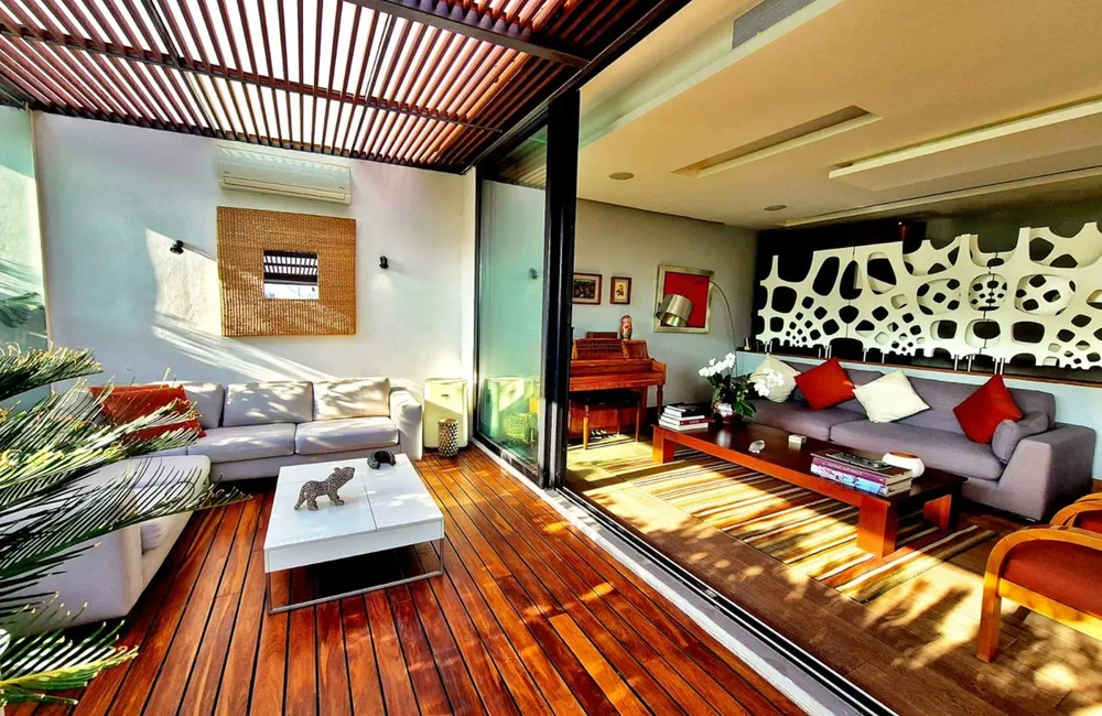 Oturma odası; doğal ışık, modern stil