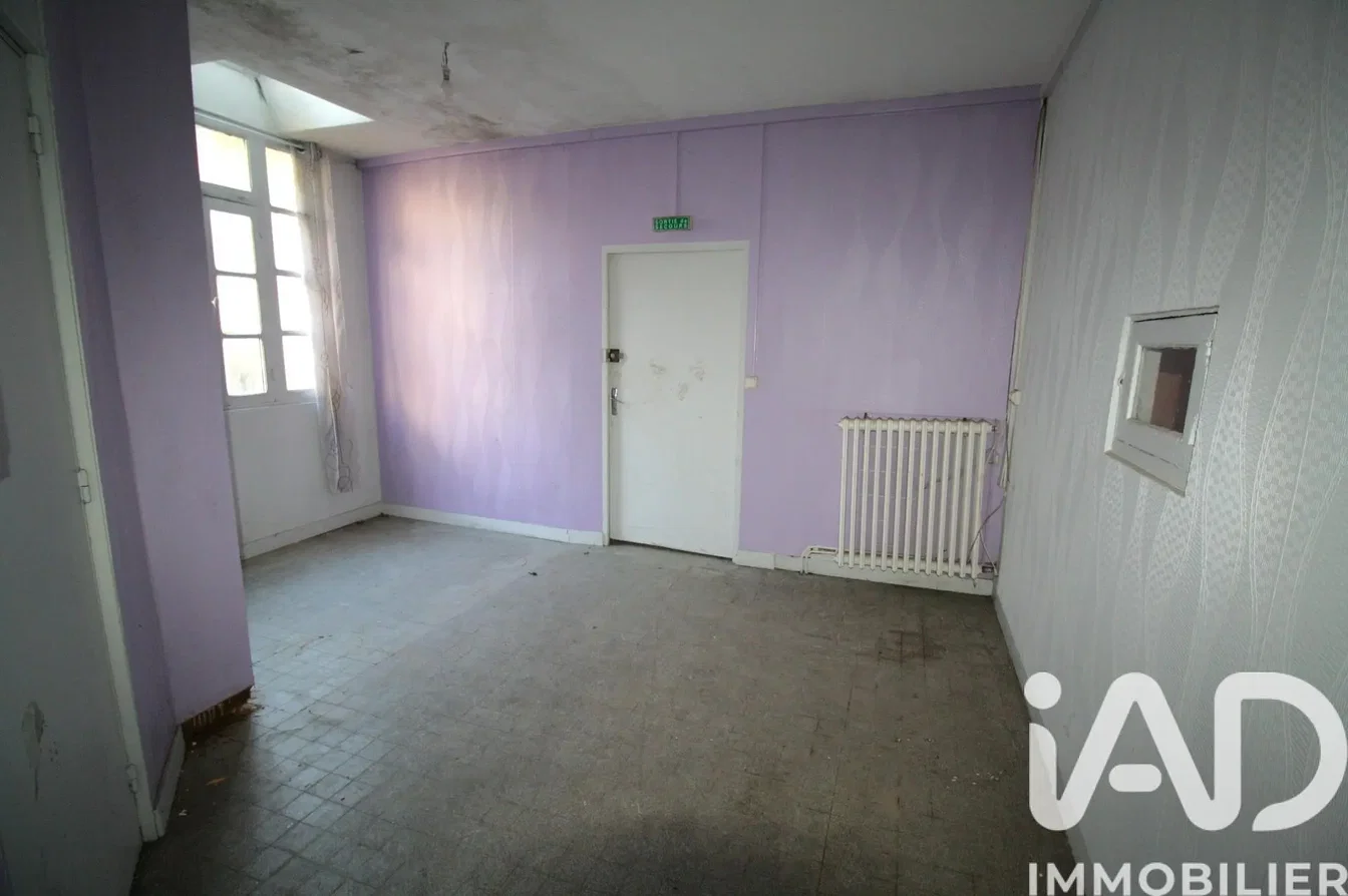 Остало; потребна реновација, природно светло, плочице