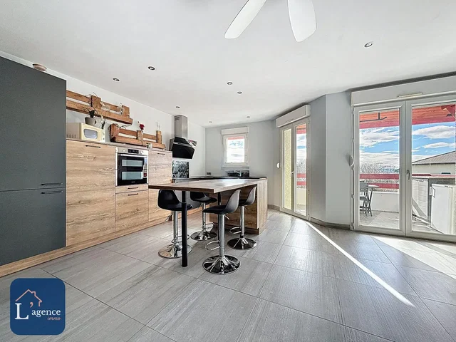 Küche; küchengeräte, blick, tageslicht, moderner stil, fliesenboden