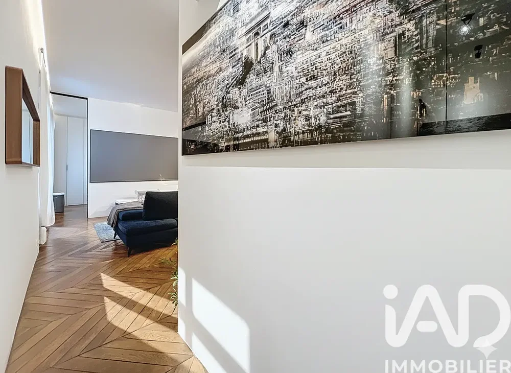 Дневна соба; дрвени под, природно светло