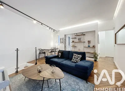 Дневна соба; дрвени под, природно светло, модерни стил