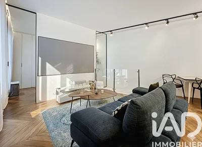 Salon; lumière naturelle, style moderne, parquet
