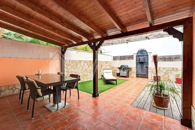 Teras; fayans zemin, doğal ışık