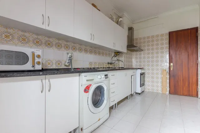 Küche; küchengeräte, fliesenboden