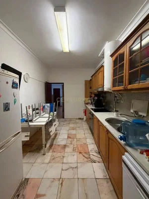 Кухиња; кухињски апарати, плочице, природно светло