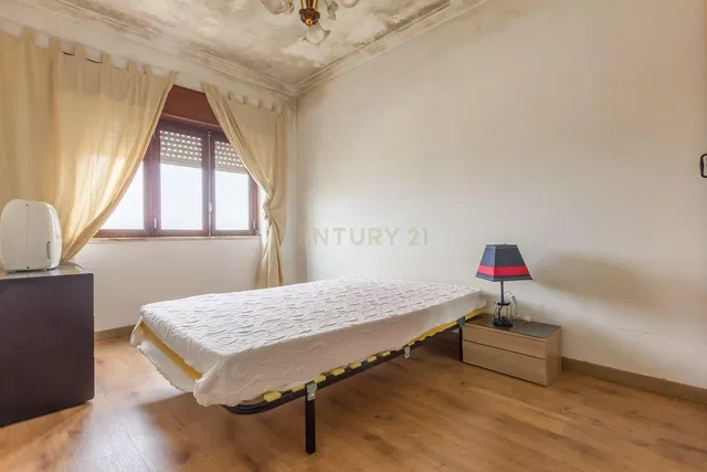 Schlafzimmer; tageslicht, holzboden