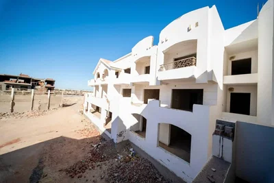 المنزل والمناطق المحيطة; يحتاج إلى تجديد