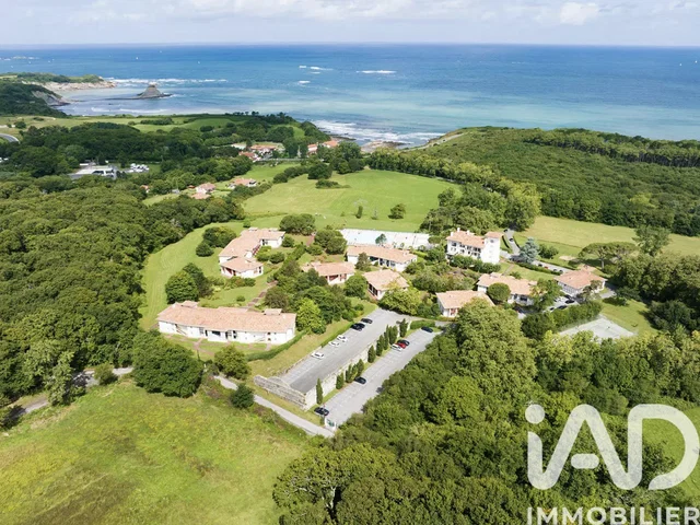 Къща и околности; гледка