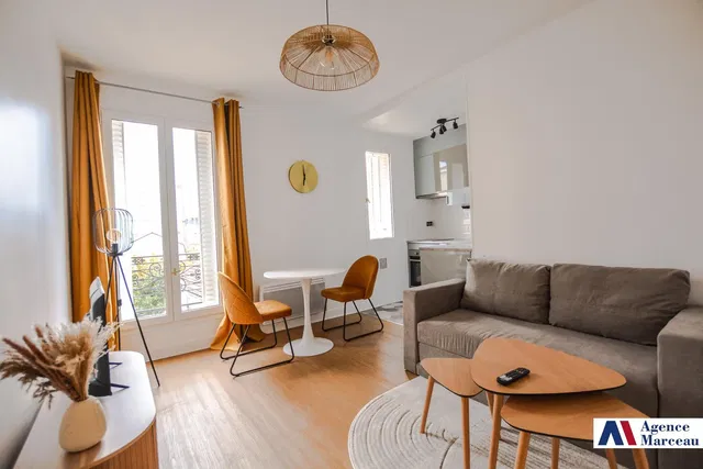 Obývací pokoj; výhled, přirozené světlo, moderní styl