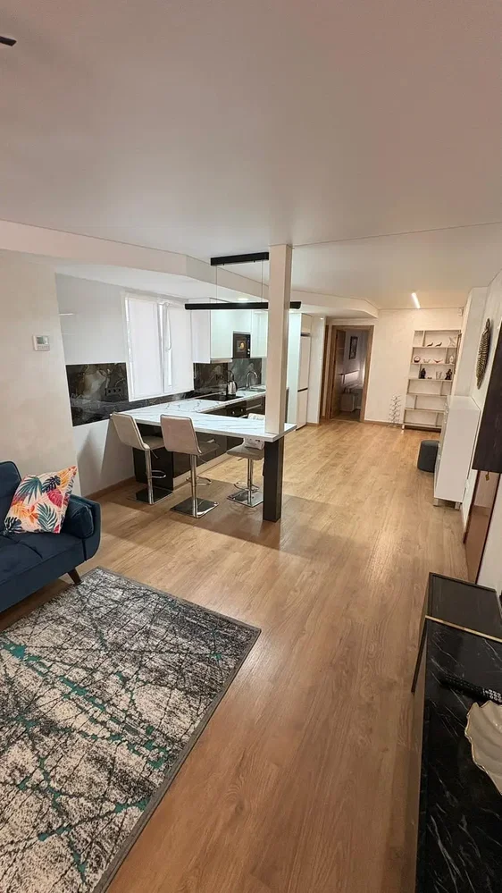 Oturma odası; doğal ışık, modern stil