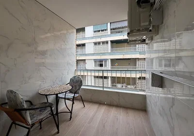 Balkon; manzara, ahşap zemin
