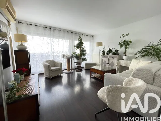 Wohnzimmer; tageslicht, holzboden, moderner stil