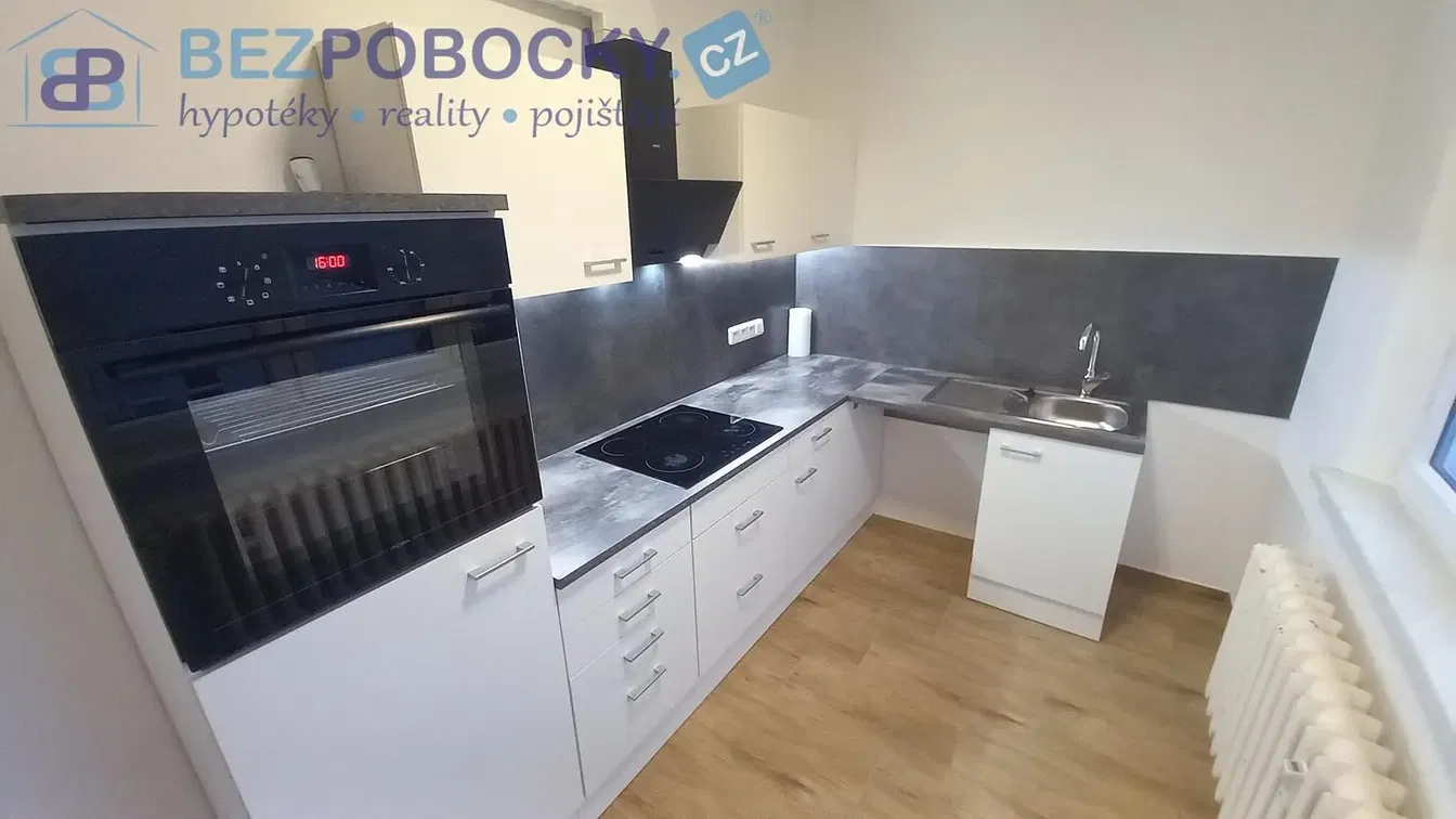 Keuken; keukenapparatuur, gerenoveerd, tegelvloer