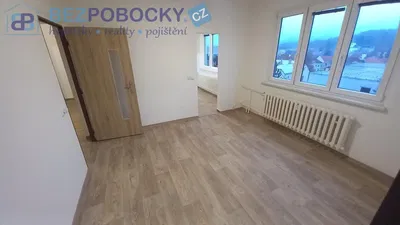 Slaapkamer; uitzicht, houten vloer, natuurlijk licht, gerenoveerd