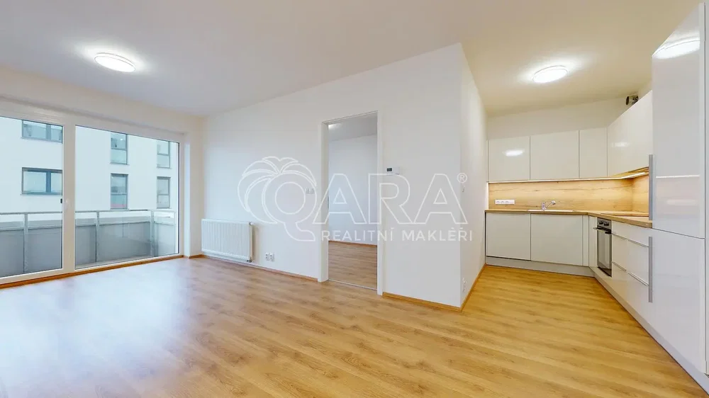 Oturma odası; manzara, ahşap zemin, doğal ışık, modern stil, tadilatlı