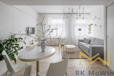 Wohnzimmer; tageslicht, moderner stil, holzboden
