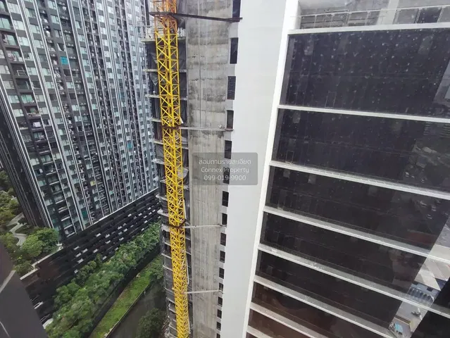 Dům a okolí; výhled