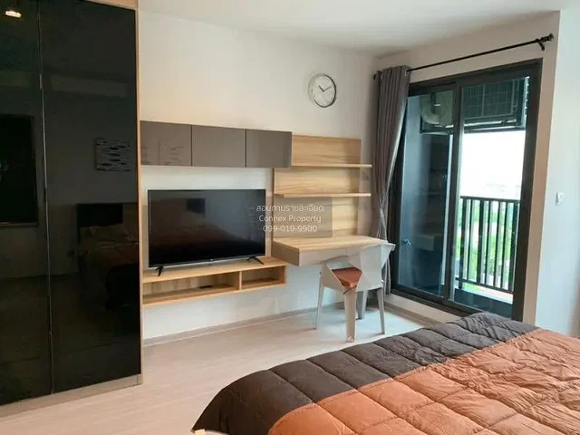 Ložnice; přirozené světlo, moderní styl