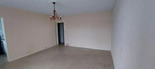 غرفة معيشة; ضوء طبيعي, يحتاج إلى تجديد