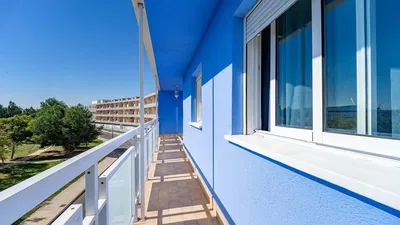 Balkon; pogled, pločice, prirodno svjetlo