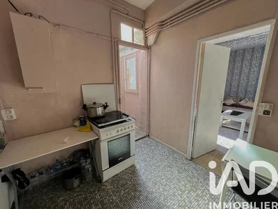 Mutfak; mutfak aletleri, fayans zemin, tadilat gerekiyor