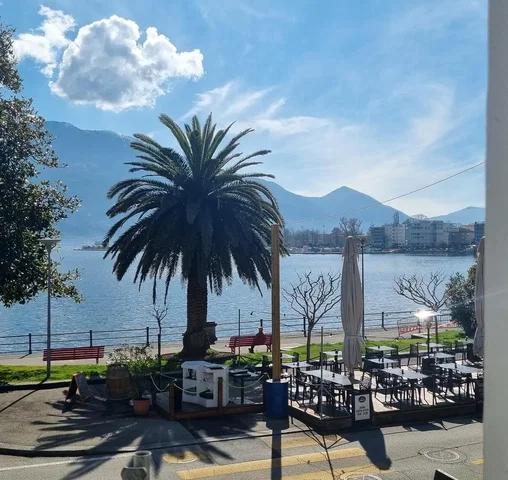 أخرى; إطلالة