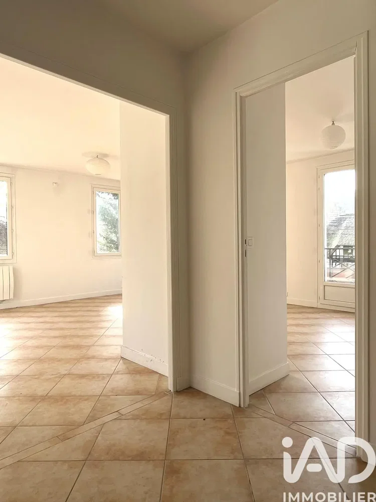 Wohnzimmer; fliesenboden, tageslicht