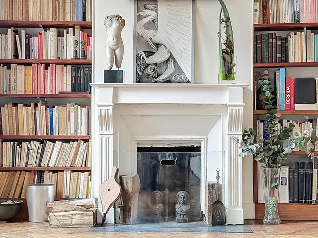 Soggiorno; travi in legno, stile rustico, luce naturale