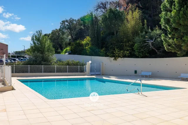 House and surroundings; view, tile floor, natural light