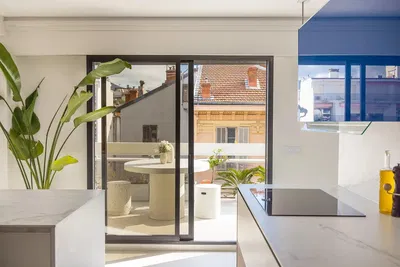 Mutfak; manzara, mutfak aletleri, doğal ışık, modern stil