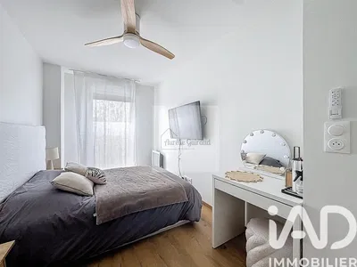 Yatak odası; doğal ışık, modern stil