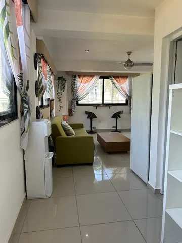 Дневна соба; плочице, природно светло, модерни стил