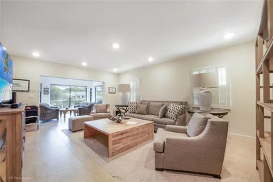 Salon; lumière naturelle, carrelage, style moderne, vue