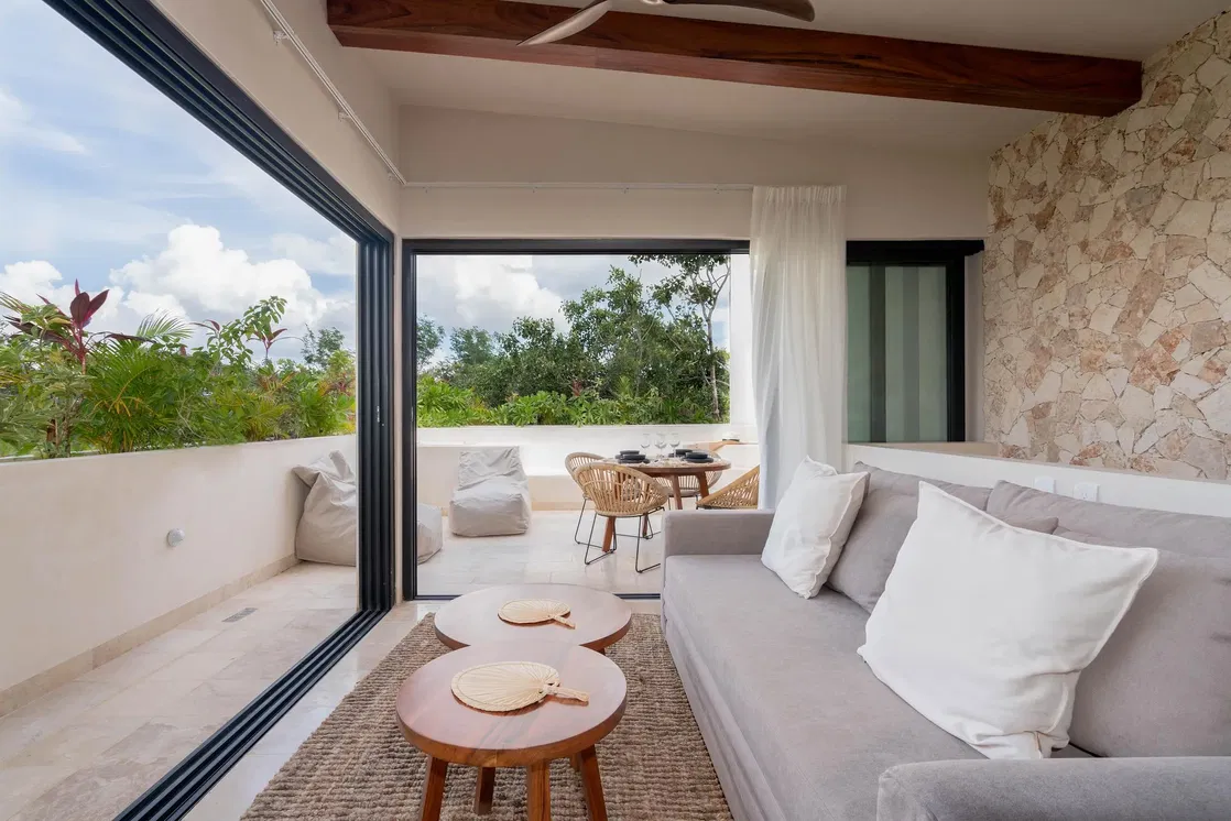 Дневна соба; поглед, природно светло